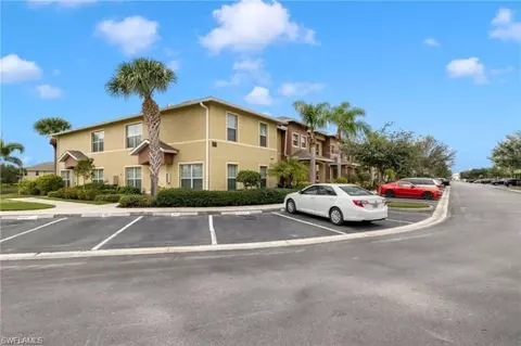 9085 Gervais Cir #702, Naples, FL 34120