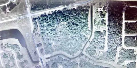 E Cowboy Way, Labelle, FL 33935