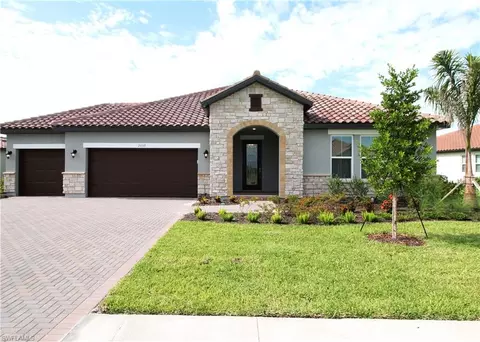 2037 Grove Dr, Naples, FL 34120