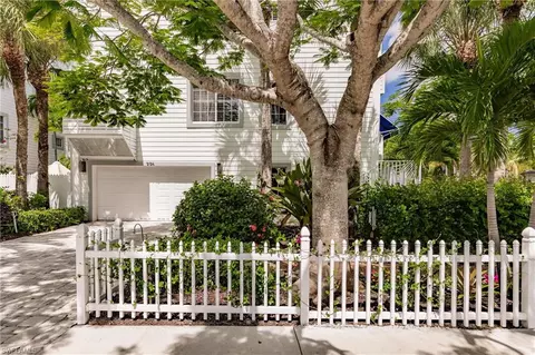 996 8th Ave S #203, Naples, FL 34102
