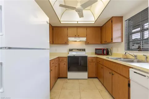 200 Valley Stream Dr #3R, Naples, FL 34113 photo 9