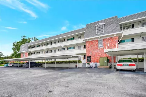 1900 Alamanda Dr #202, Naples, FL 34102