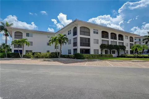 5 High Point Cir W #113, Naples, FL 34103