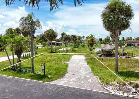 13671 Catbird Dr, Fort Myers, FL 33908