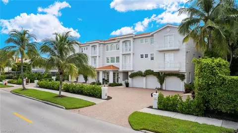 741 3rd St S #5, Naples, FL 34102