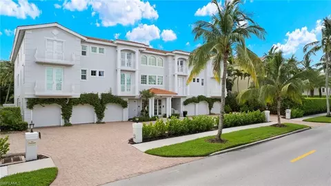 741 3rd St S #5, Naples, FL 34102 photo 2