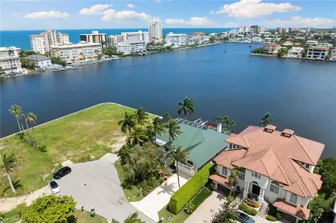 283 Oak Ave, Naples, FL 34108