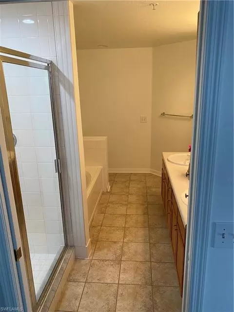 Bath - 7985 Preserve Cir #1121, Naples, FL 34119 photo 1 of 1