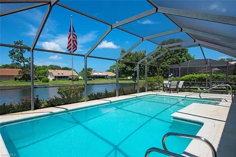 250 Fox Den Cir, Naples, FL 34104