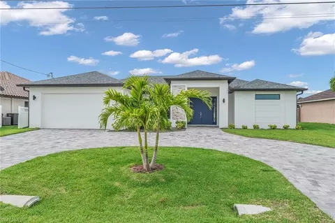 136 Kamal Pkwy, Cape Coral, FL 33904