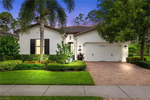 9240 Glenforest Dr, Naples, FL 34120