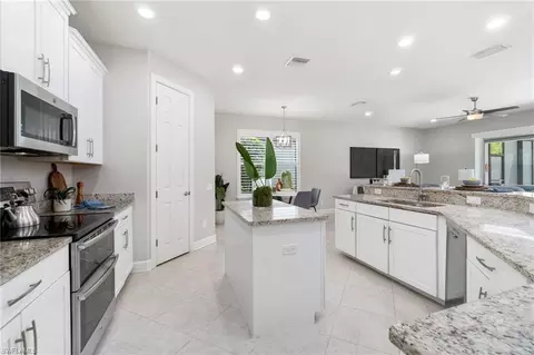 1678 Serrano Cir, Naples, FL 34105 photo 12