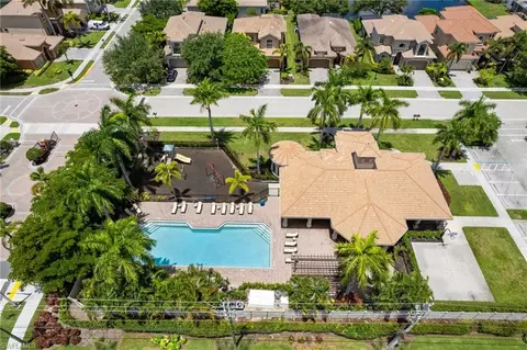 1678 Serrano Cir, Naples, FL 34105 photo 3
