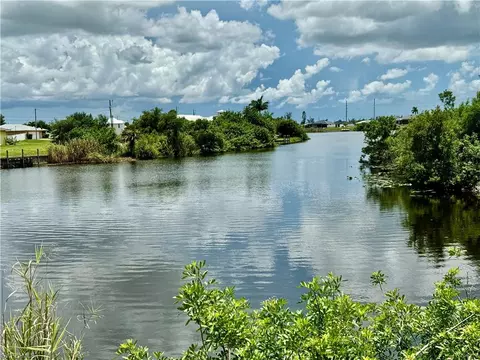 2605 NW 5th Ave, Cape Coral, FL 33993