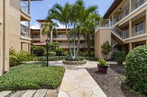 1025 Foxfire Ln #101, Naples, FL 34104
