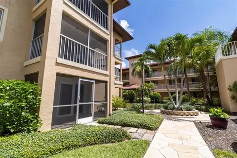 1025 Foxfire Ln #101, Naples, FL 34104 photo 2
