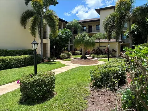 221 Fox Glen Dr #2303, Naples, FL 34104
