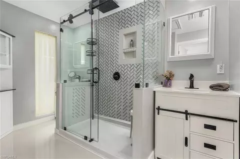 Bath - 402 Germain Ave, Naples, FL 34108 photo 3 of 4
