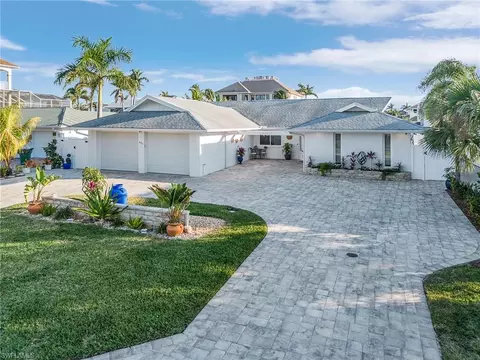 Exterior - 402 Germain Ave, Naples, FL 34108 photo 12 of 13