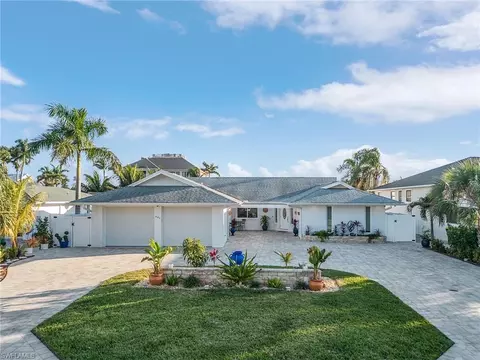 Exterior - 402 Germain Ave, Naples, FL 34108 photo 6 of 13