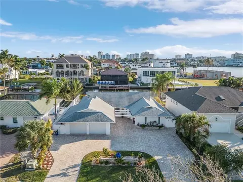 View/Area - 402 Germain Ave, Naples, FL 34108 photo 2 of 5