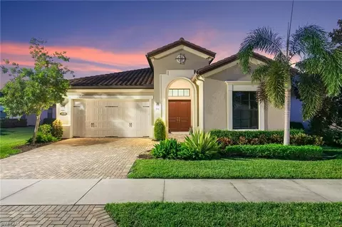 9339 Woodhurst Dr, Naples, FL 34120