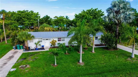 4340 Normandy Dr, Naples, FL 34112 photo 3