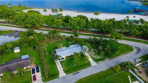 4340 Normandy Dr, Naples, FL 34112 photo 2