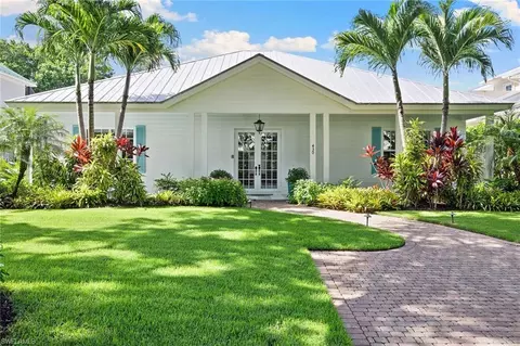430 2nd Ave N, Naples, FL 34102