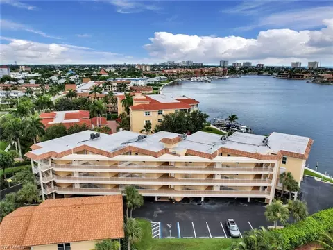 816 Elkcam Cir #302, Marco Island, FL 34145