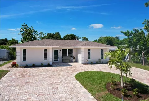 5345 Broward St, Naples, FL 34113 photo 2