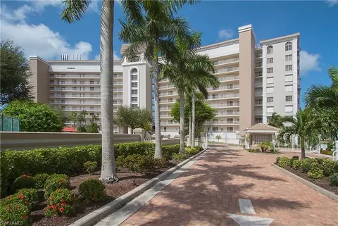 13105 Vanderbilt Dr #610, Naples, FL 34110