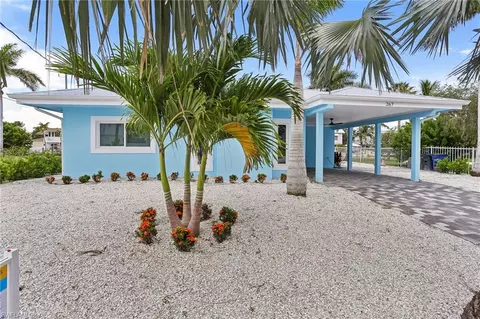 267 Flamingo St, Fort Myers Beach, FL 33931