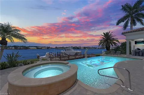 2300 Kingfish Rd, Naples, FL 34102