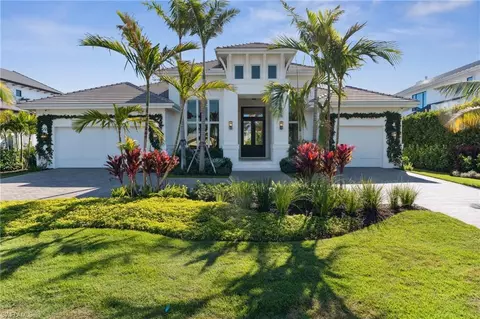 592 Pine Grove Ln, Naples, FL 34103
