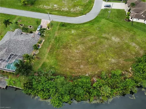 613 NW 19th Ter, Cape Coral, FL 33993