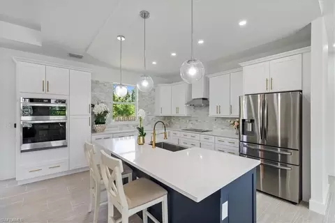 Kitchen - 3107 Myra Ln, Labelle, FL 33935 photo 4 of 5