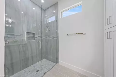 Bath - 3107 Myra Ln, Labelle, FL 33935 photo 2 of 3