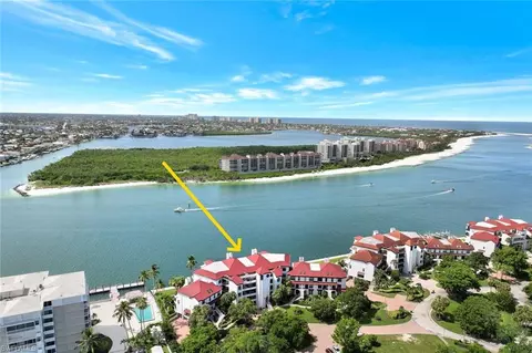 132 La Peninsula Blvd, Naples, FL 34113