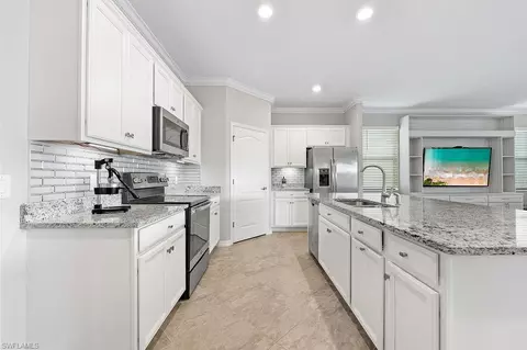 1585 Vizcaya Ln, Naples, FL 34113