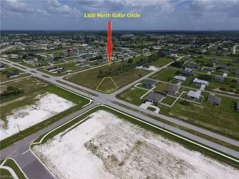1300 N Gator Cir, Cape Coral, FL 33909