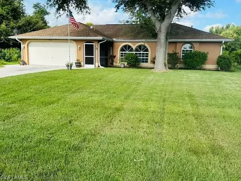 379 Seasons Dr, Punta Gorda, FL 33983