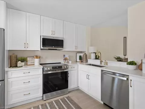 7725 Jewel Ln #204, Naples, FL 34109