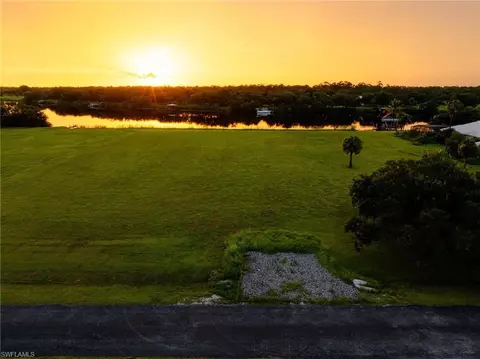 5292 River Blossom Ln, Fort Denaud, FL 33935