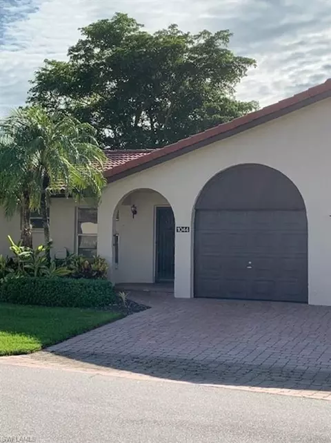 1044 Forest Lakes Dr, Naples, FL 34105
