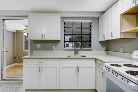 726 Park Ave, Naples, FL 34110