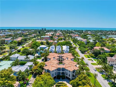 680 10th Ave S #C1, Naples, FL 34102