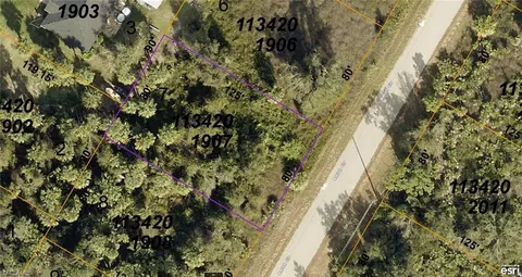 Amish Cir, North Port, FL 34288
