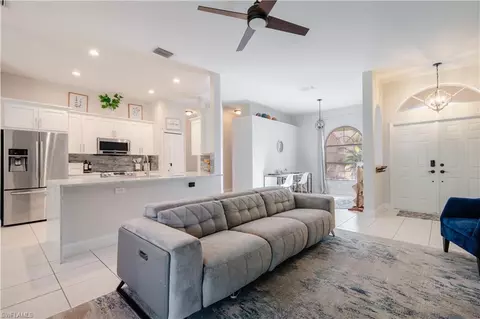 701 Grove Dr, Naples, FL 34120
