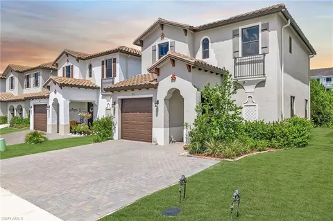 9003 Madrid Cir, Naples, FL 34104